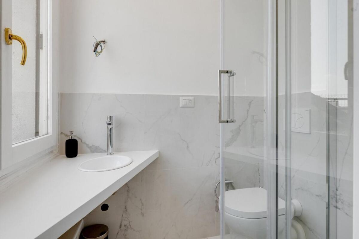 Homeby, Cozy Penthouse Apartment Milán Exterior foto